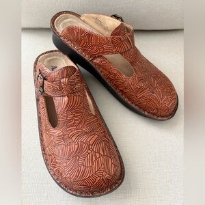 Alegria Tan Leaf Nursing/Medical Shoes